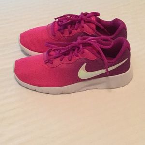 Nike Girls Tanjun Running Shoes Sz 4.5Y